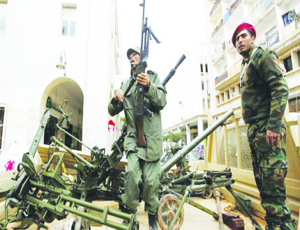 >  الجيش الليبي يستعد لفك الحصار